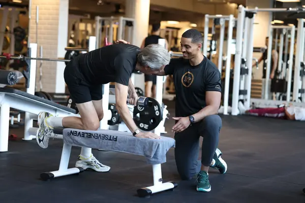 Online Coaching weltweit – Individuelles Fitness-Coaching mit Julian Freeman